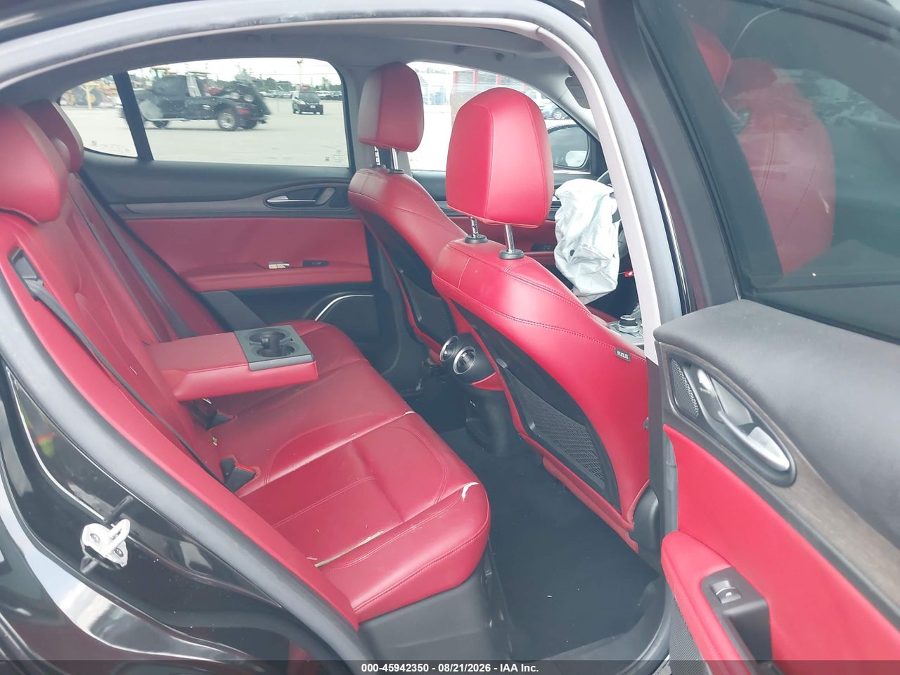 ZASPAKBN3L7****** · 2020 ALFA ROMEO STELVIO TI AWD · 8/11