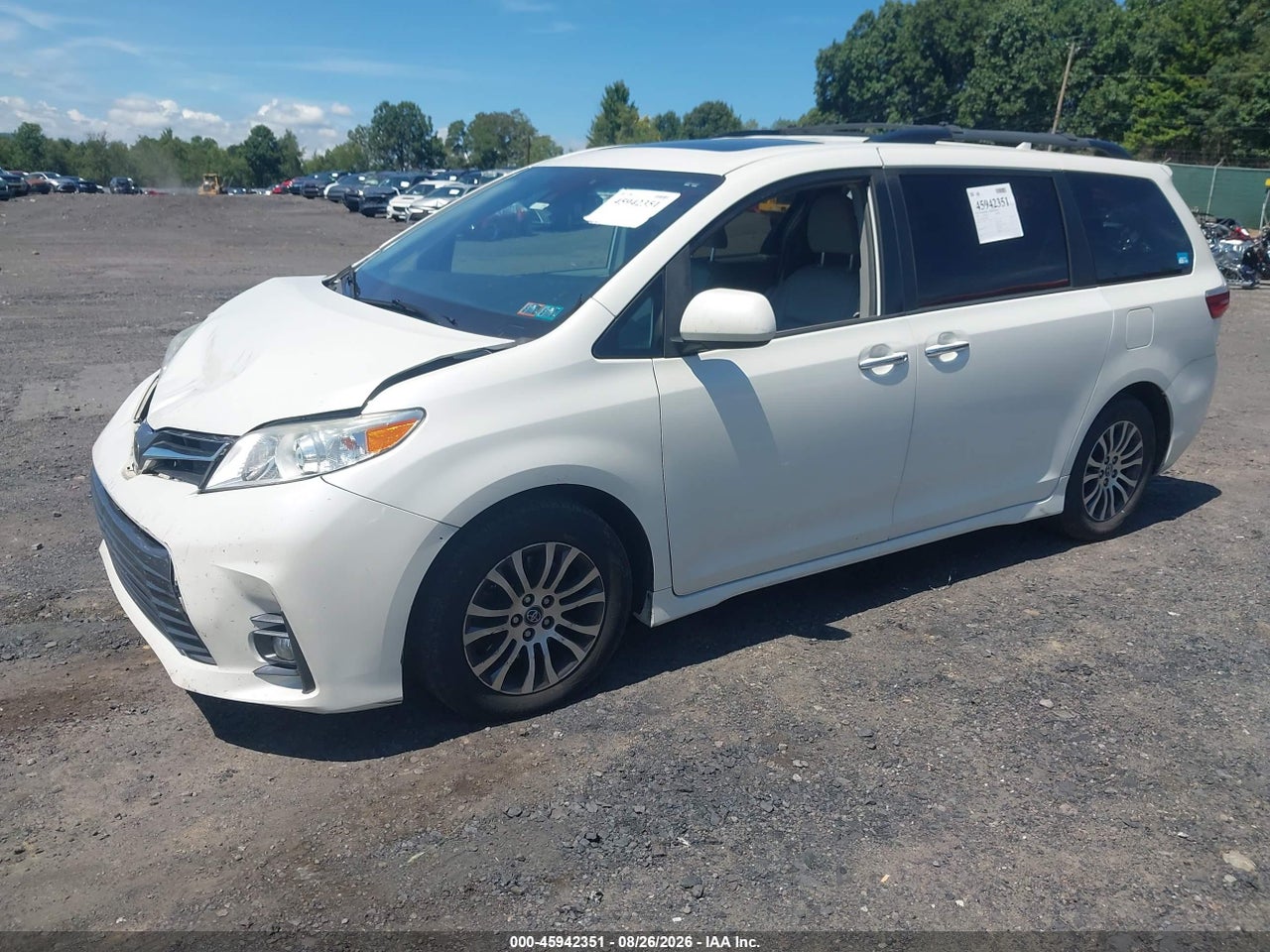 2019 TOYOTA SIENNA XLE 8 PASSENGER · 2/11