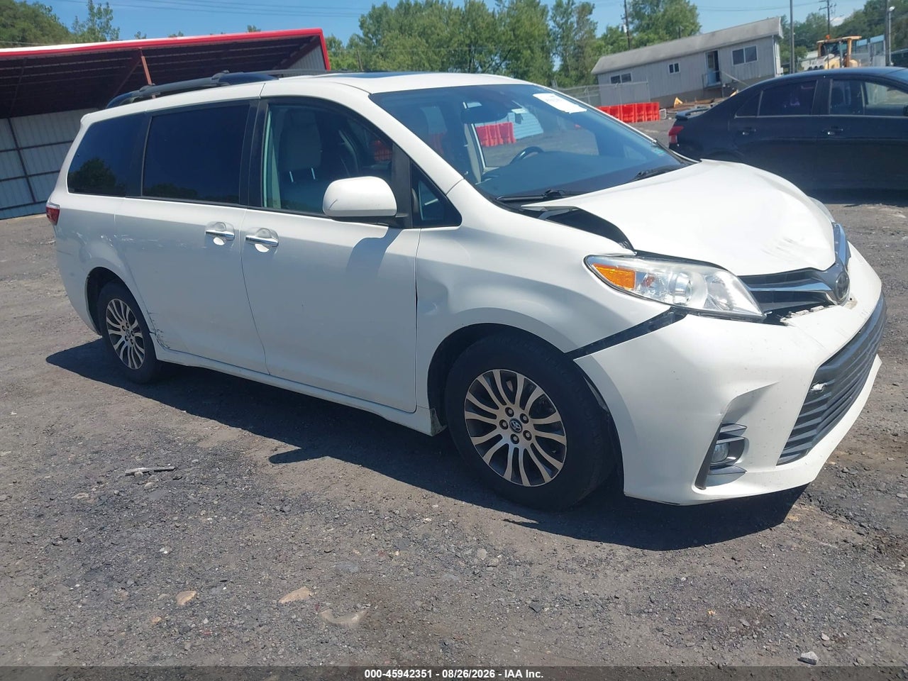 2019 TOYOTA SIENNA XLE 8 PASSENGER