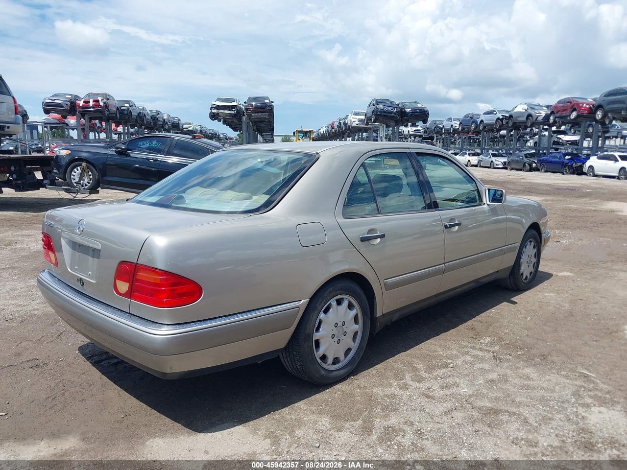 1997 MERCEDES-BENZ E 320 · 4/11