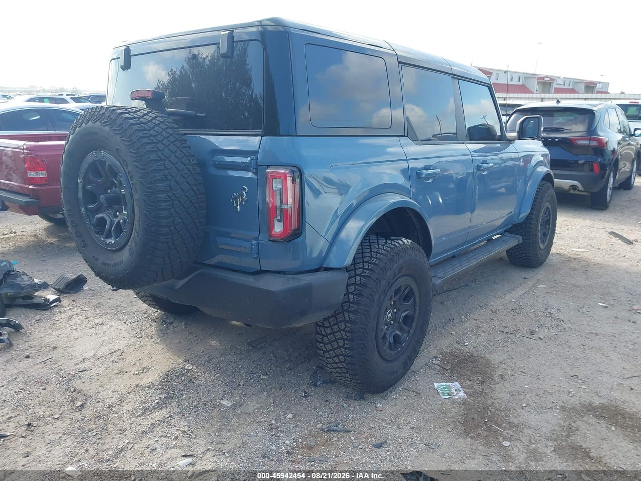 2024 FORD BRONCO OUTER BANKS · 4/11
