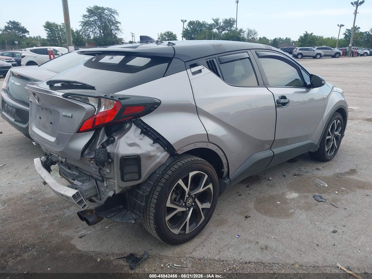 2020 TOYOTA C-HR XLE · 4/11