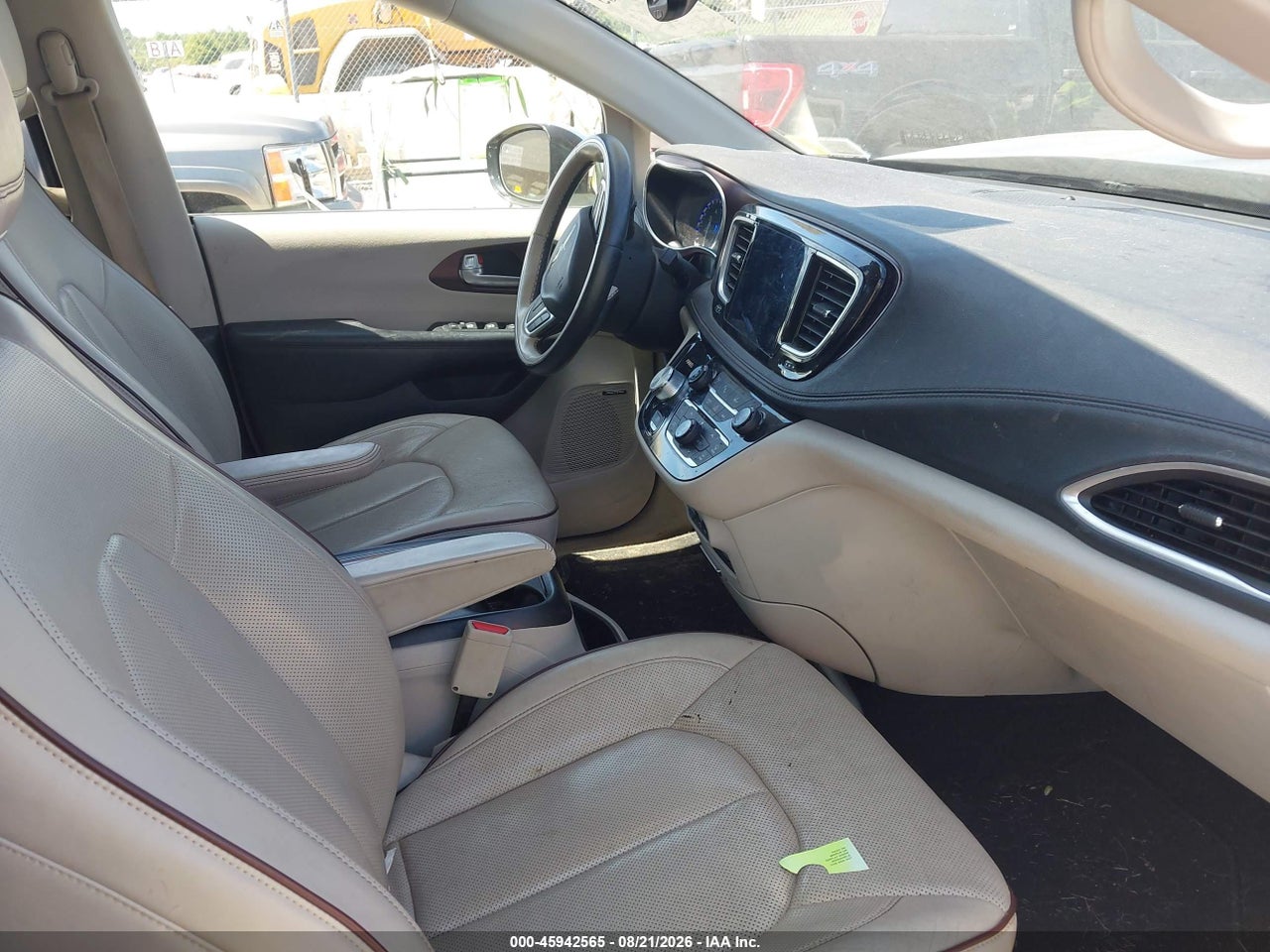 2017 CHRYSLER PACIFICA LIMITED · 5/11