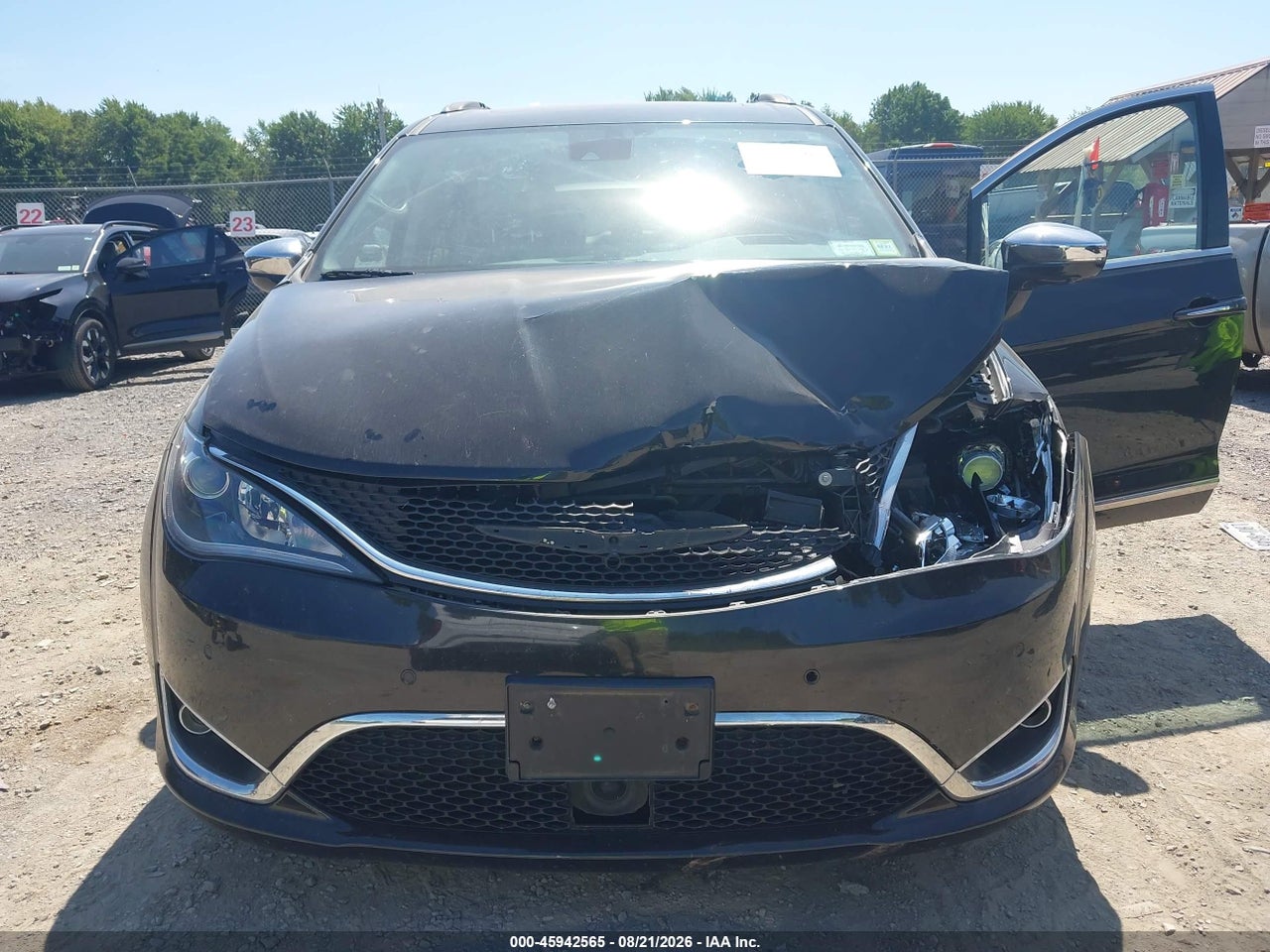 2017 CHRYSLER PACIFICA LIMITED · 6/11