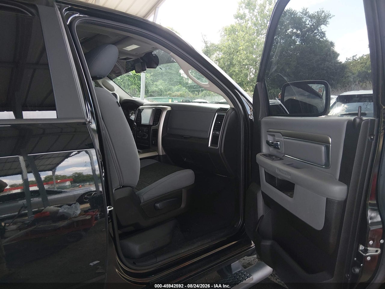 2019 RAM 1500 CLASSIC WARLOCK  4X4 6'4 BOX · 5/11