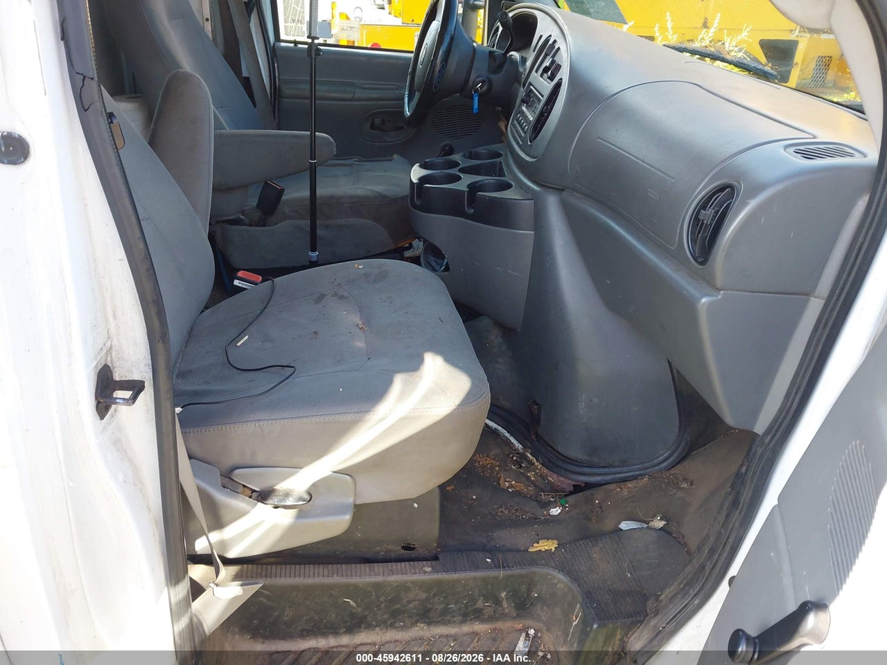 2006 FORD E-350 CUTAWAY · 5/11