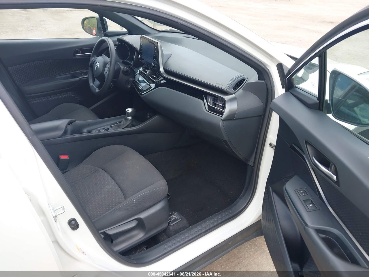 2019 TOYOTA C-HR LE · 5/11