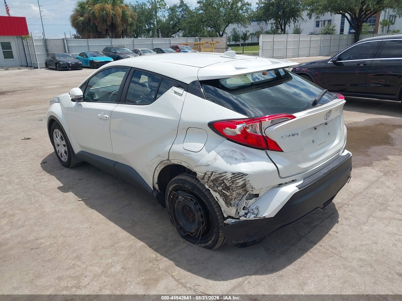 2019 TOYOTA C-HR LE · 6/11