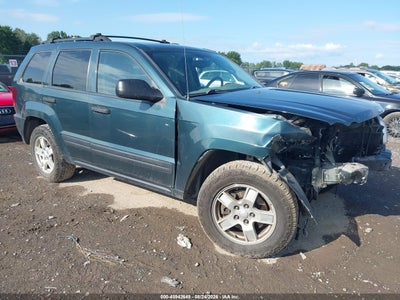 1J4HR48N95C****** · 2005 JEEP GRAND CHEROKEE LAREDO