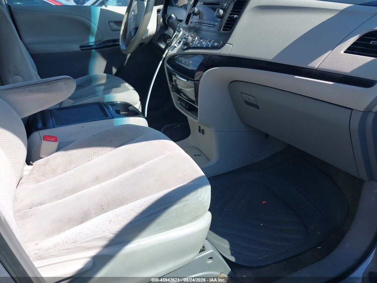 2014 TOYOTA SIENNA LE 7 PASSENGER · 5/11