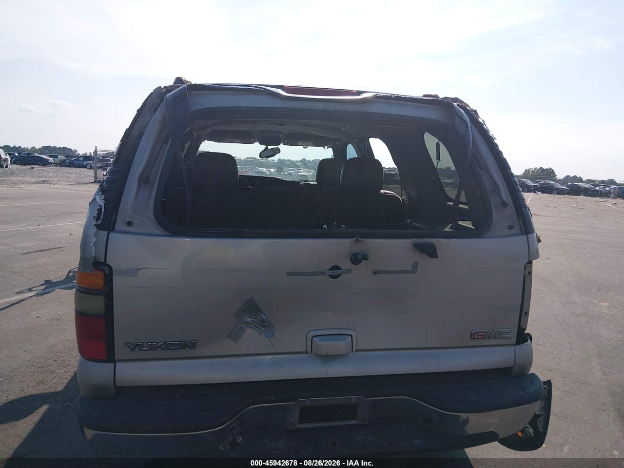 2004 GMC YUKON SLT · 6/11