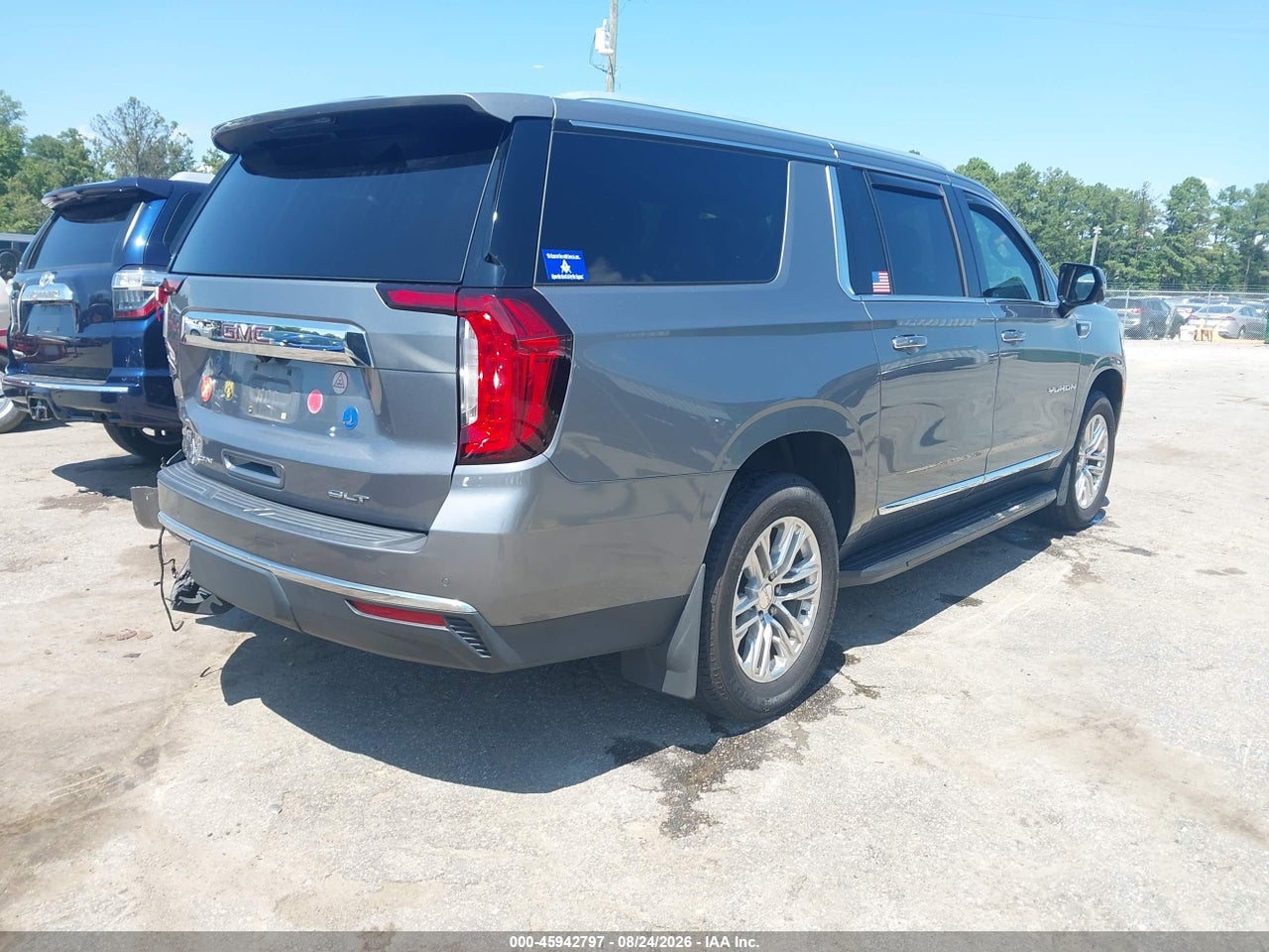 2021 GMC YUKON XL 4WD SLT · 4/11