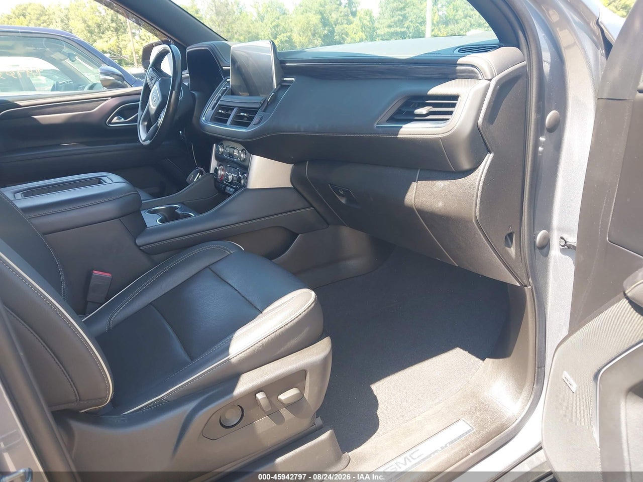 2021 GMC YUKON XL 4WD SLT · 5/11