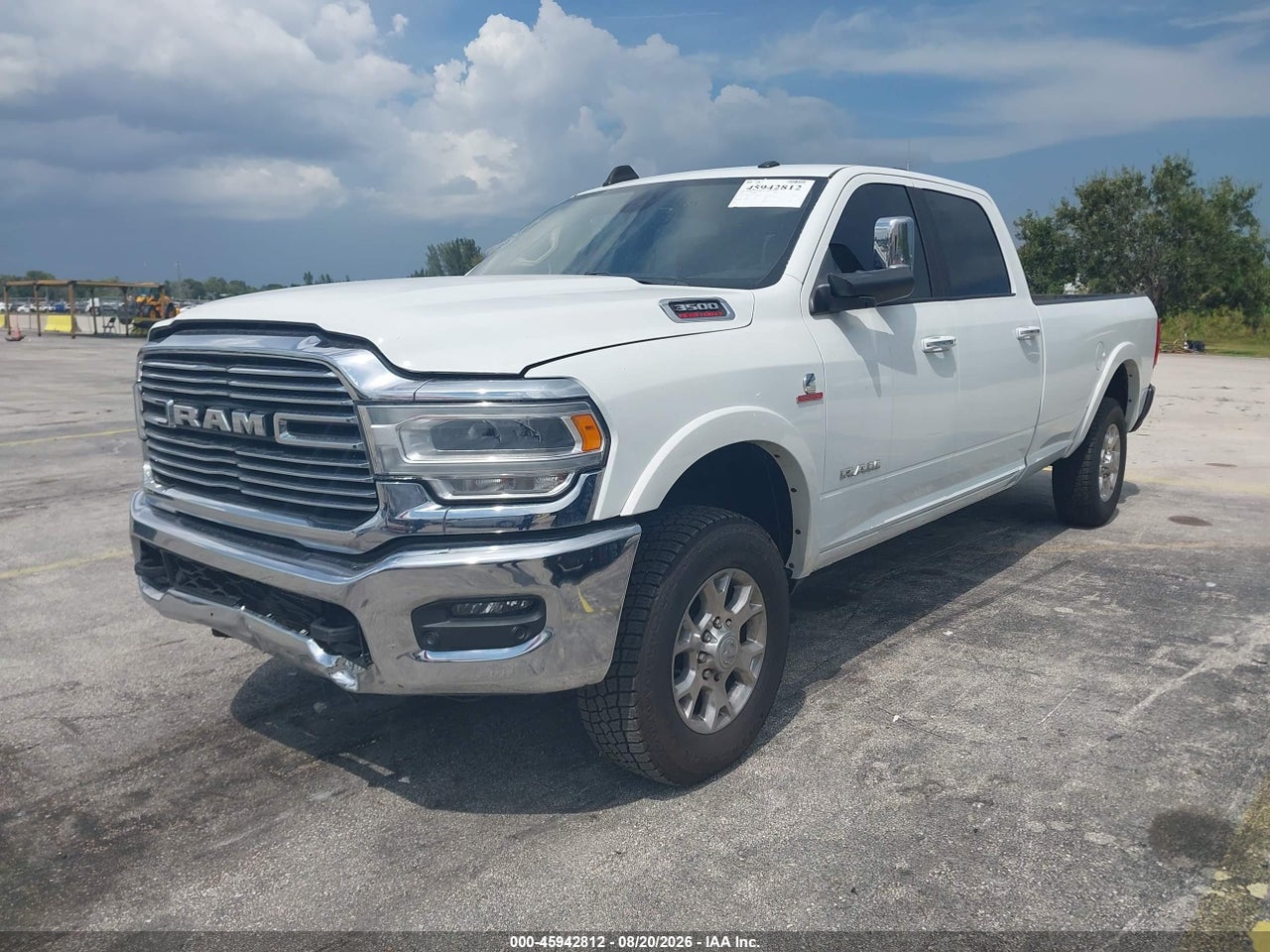 2022 RAM 3500 LARAMIE  4X4 8' BOX · 2/4