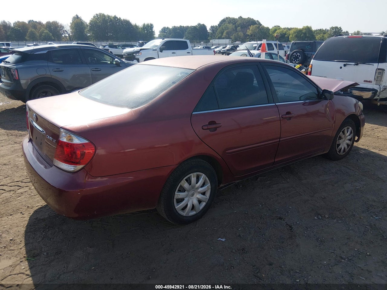2005 TOYOTA CAMRY LE · 4/10