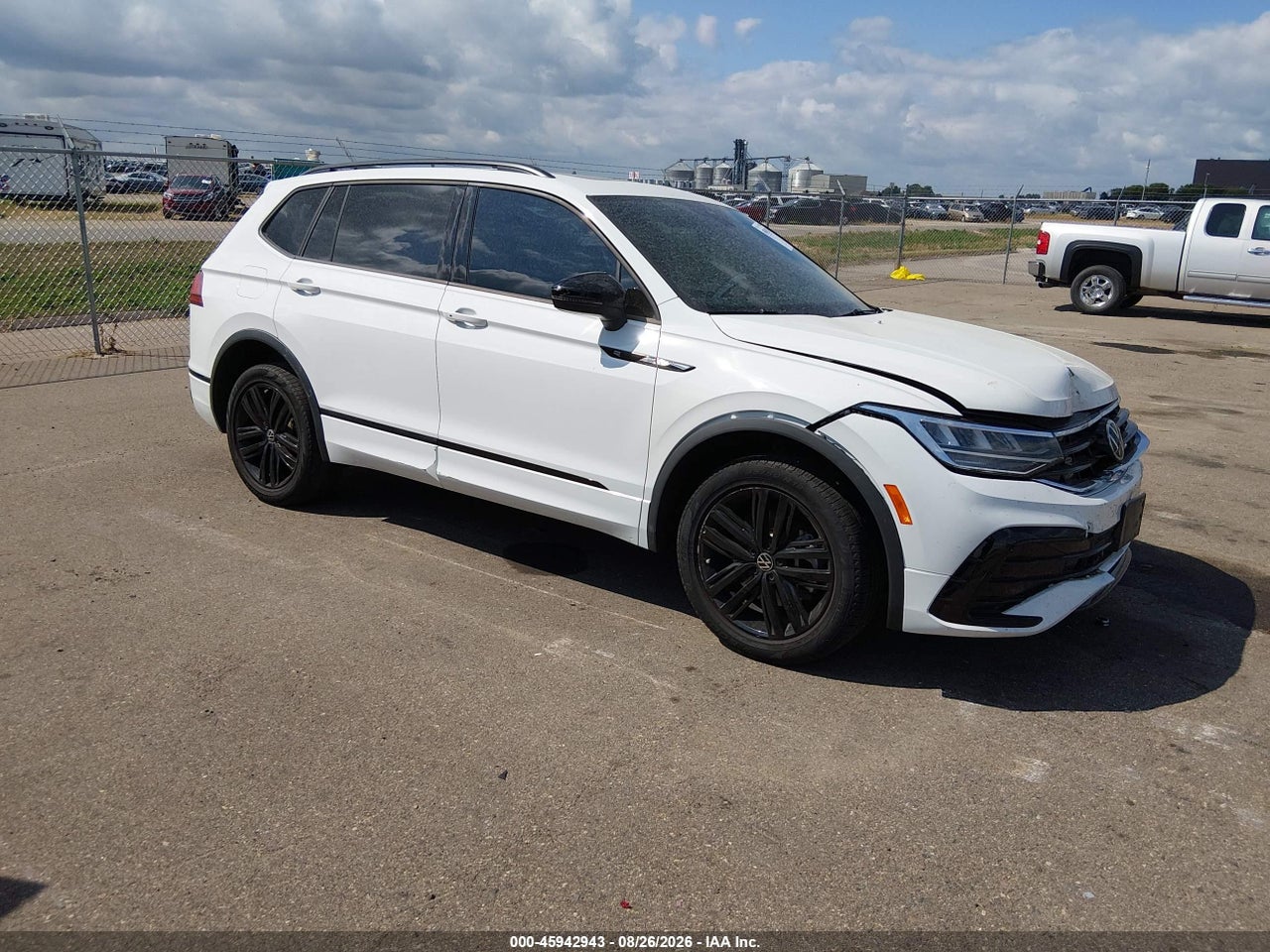 3VV8B7AX4NM****** · 2022 VOLKSWAGEN TIGUAN 2.0T SE R-LINE BLACK