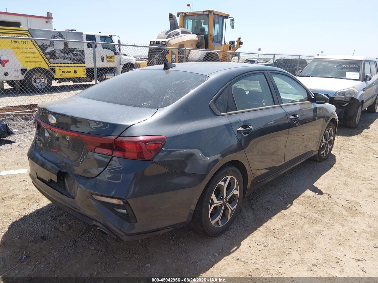 2021 KIA FORTE LXS · 4/10