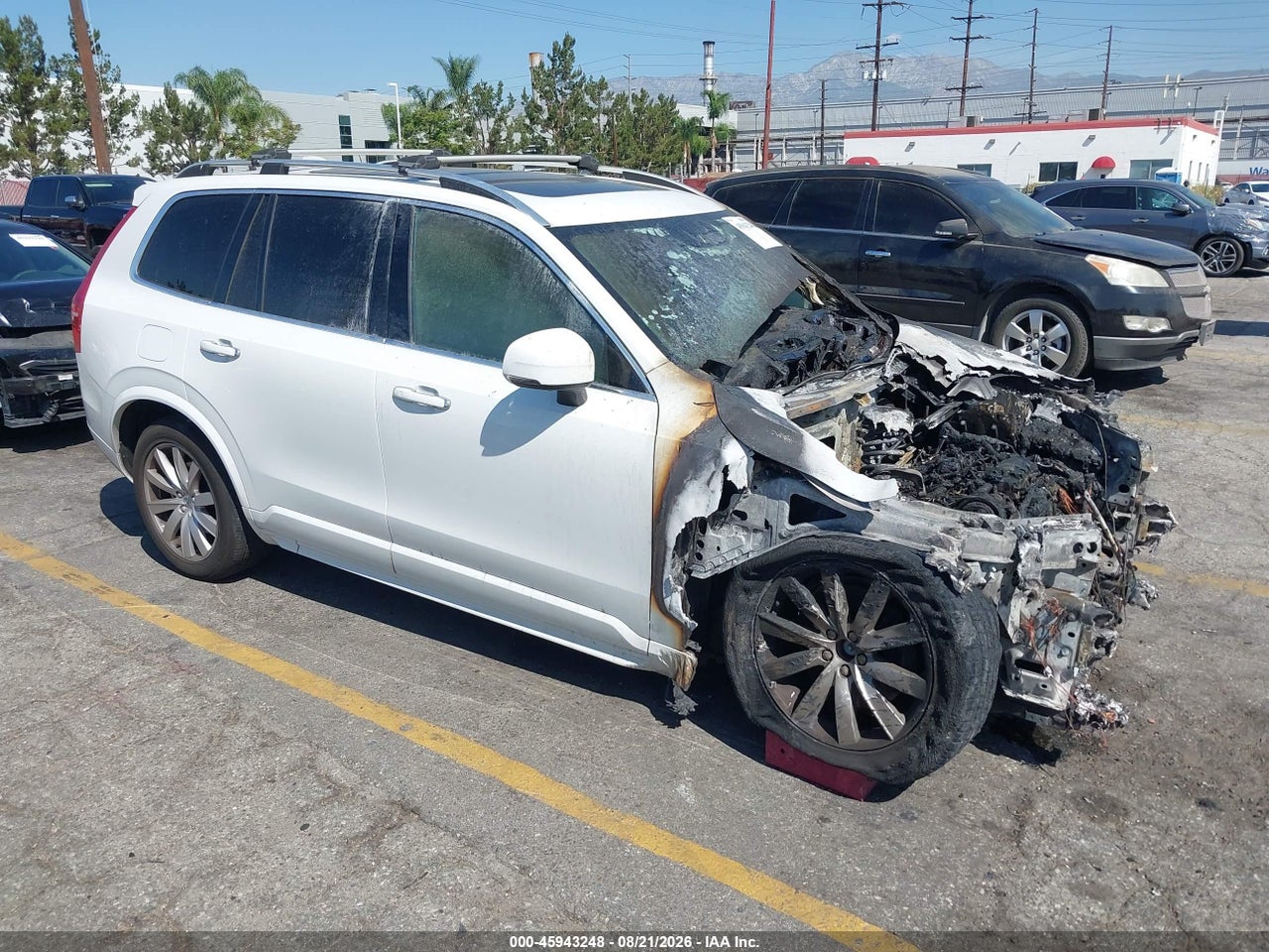 YV4A22PKXG1****** · 2016 VOLVO XC90 T6 MOMENTUM