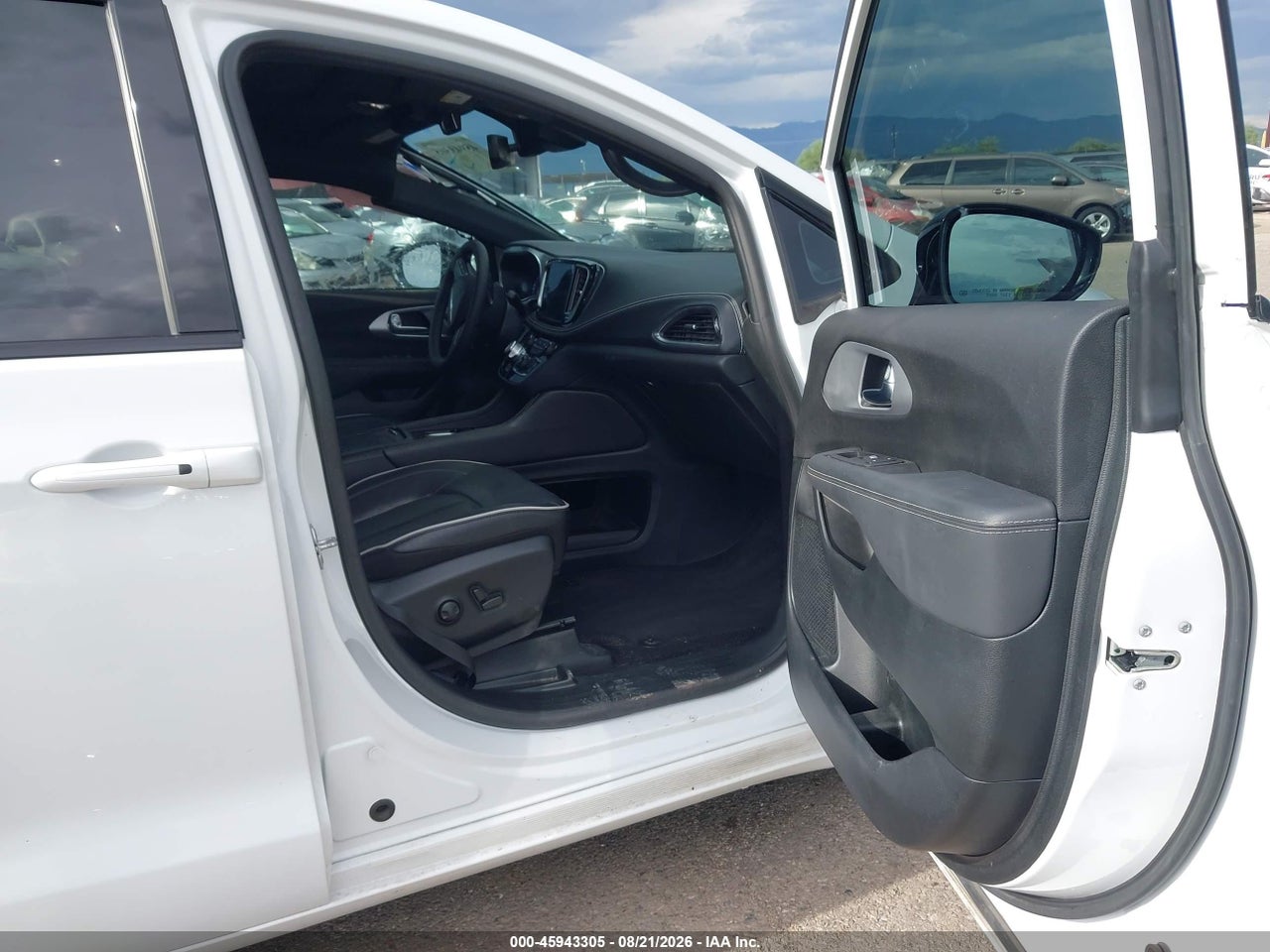 2026 CHRYSLER PACIFICA LIMITED AWD · 5/10