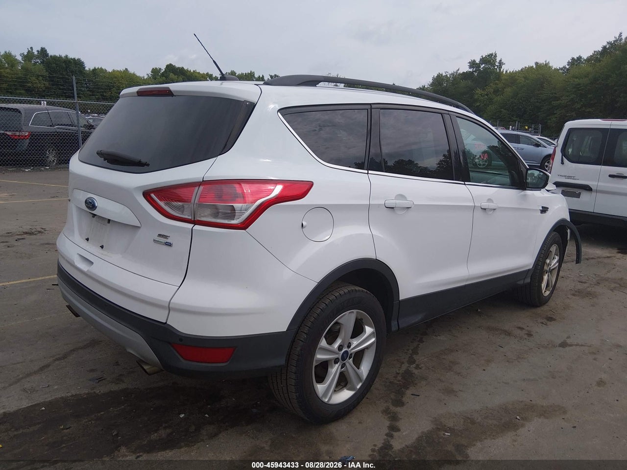 2015 FORD ESCAPE SE · 4/11