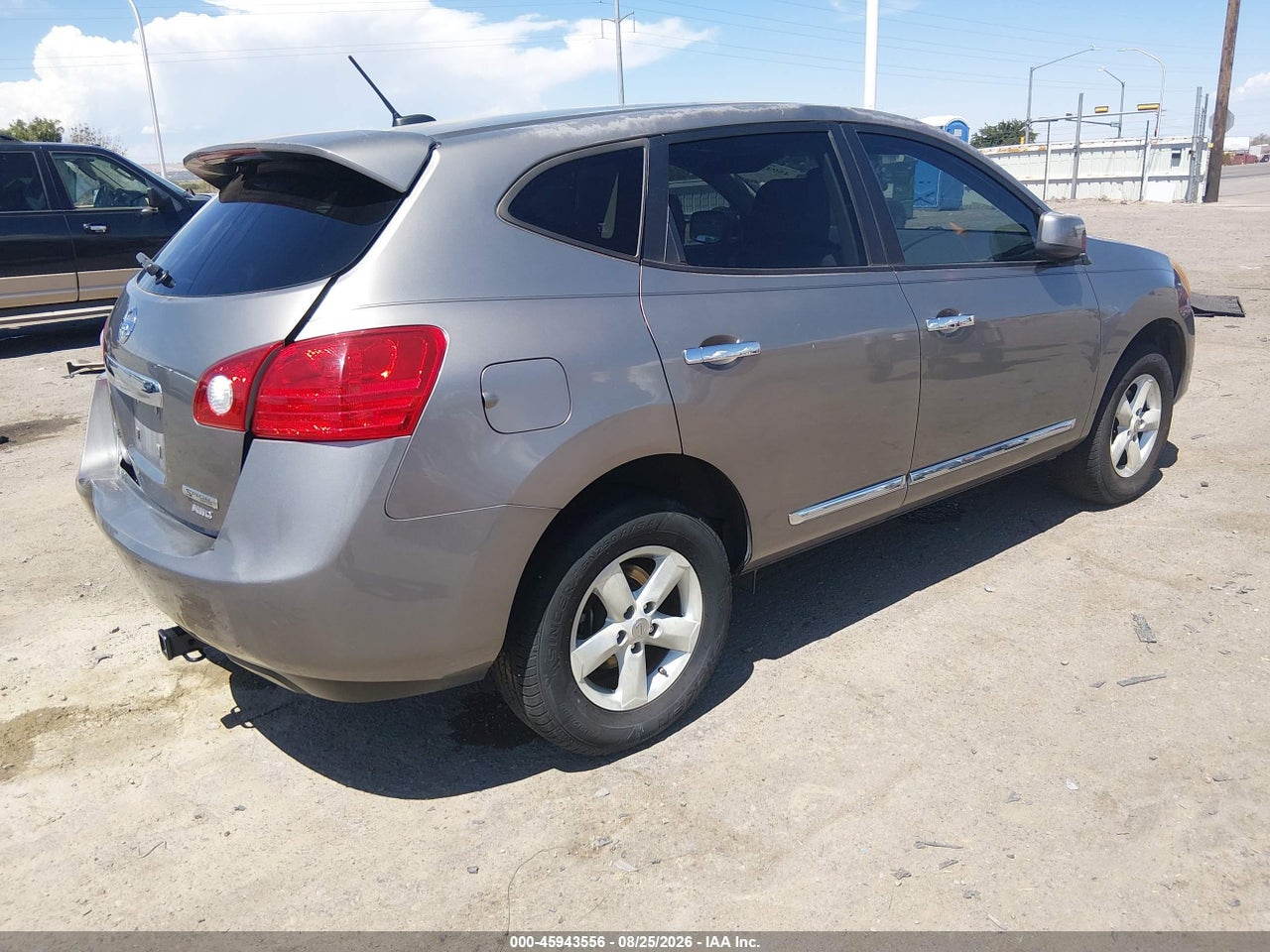 2013 NISSAN ROGUE S · 4/11