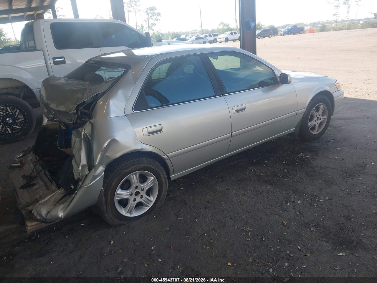2001 TOYOTA CAMRY LE · 4/11