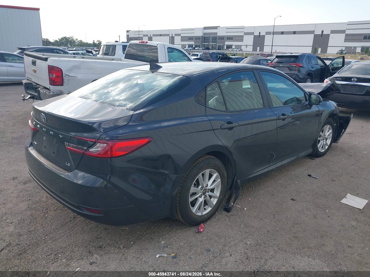 2025 TOYOTA CAMRY LE · 4/11