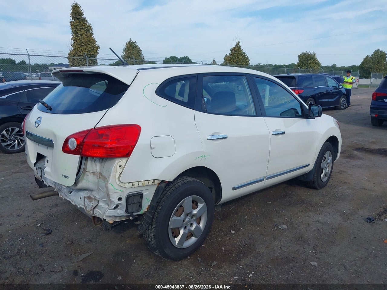 2013 NISSAN ROGUE S · 4/11