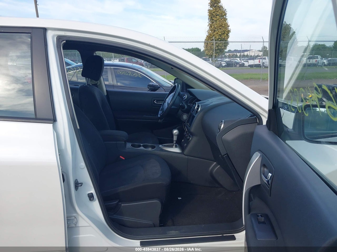 2013 NISSAN ROGUE S · 5/11