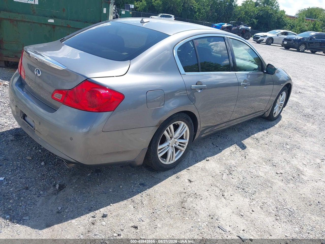 2011 INFINITI G37X · 4/11