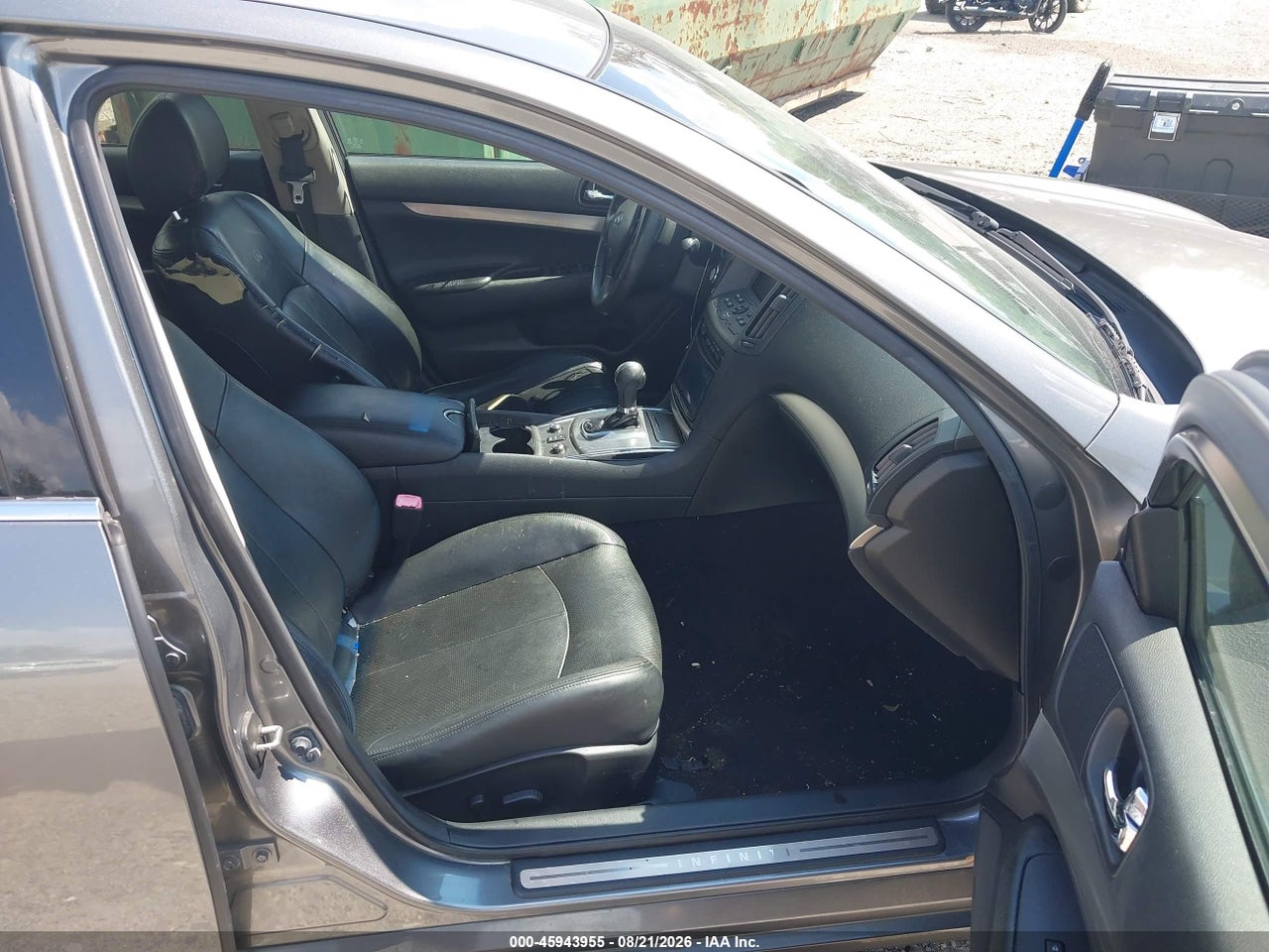 2011 INFINITI G37X · 5/11