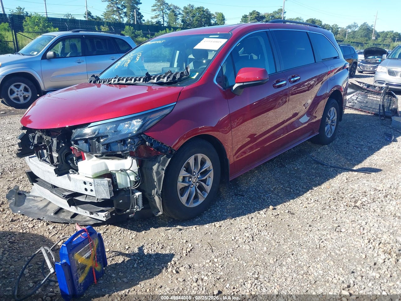 2024 TOYOTA SIENNA XLE · 2/11