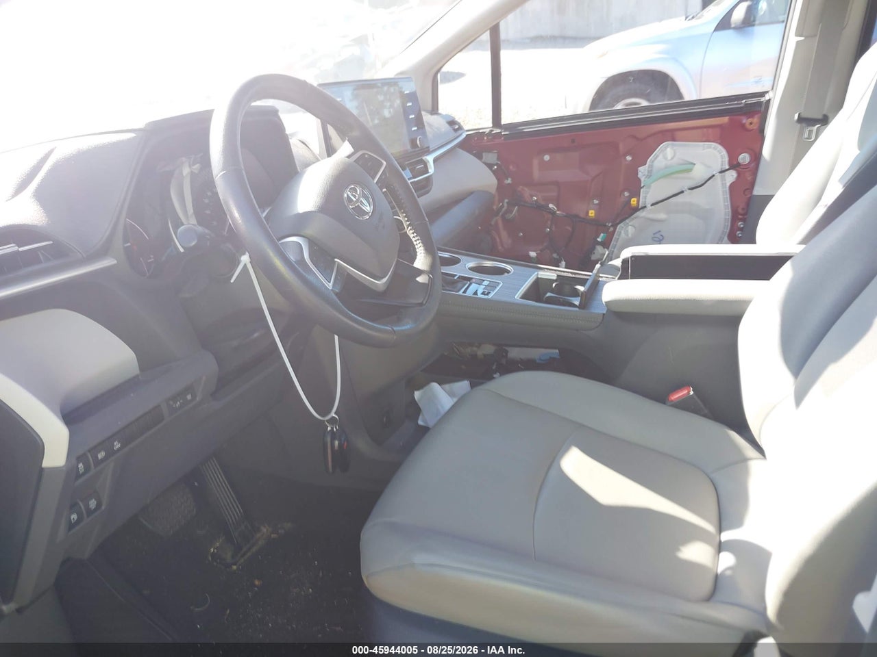 2024 TOYOTA SIENNA XLE · 5/11