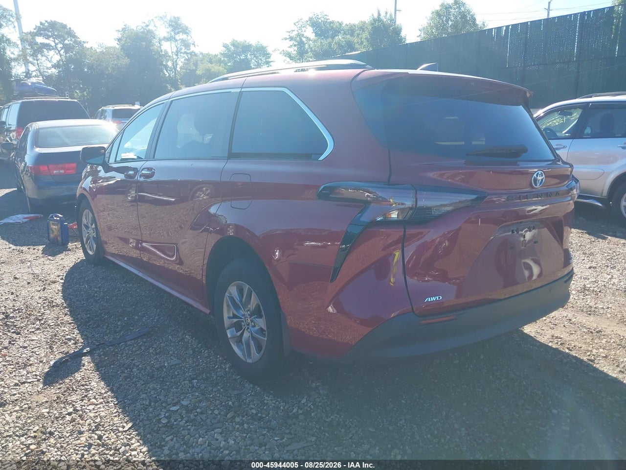 2024 TOYOTA SIENNA XLE · 3/11