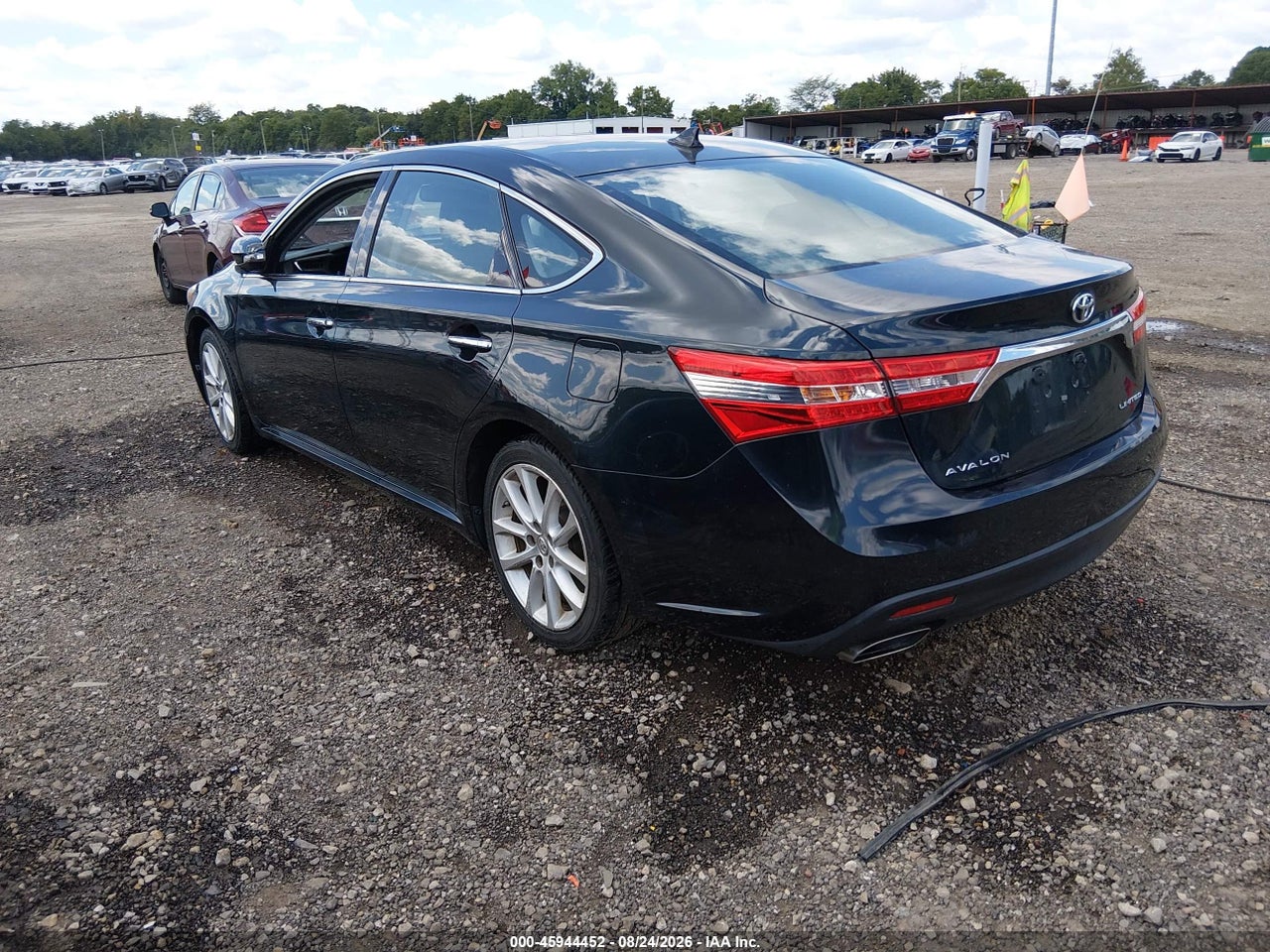 2015 TOYOTA AVALON LIMITED · 3/10