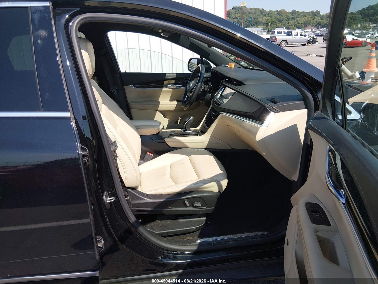 2017 CADILLAC XT5 STANDARD · 5/11