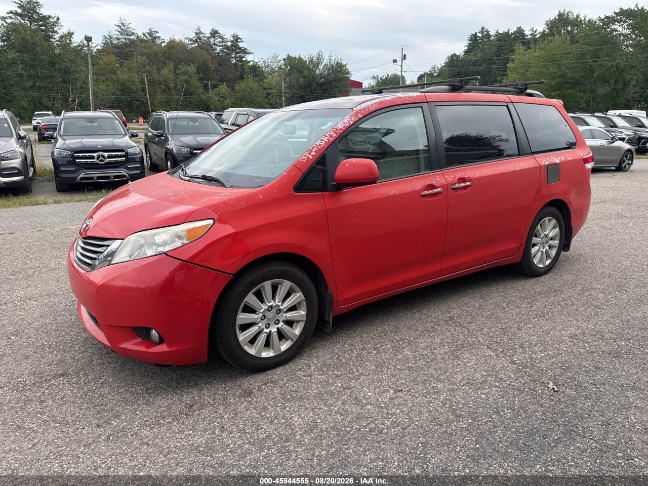 2014 TOYOTA SIENNA XLE 7 PASSENGER · 2/10