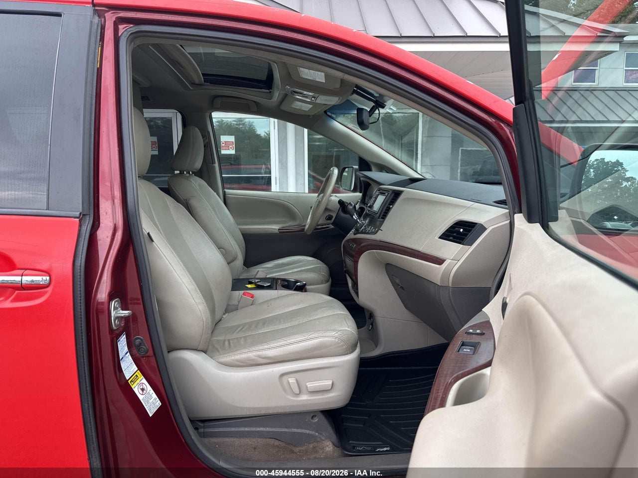 2014 TOYOTA SIENNA XLE 7 PASSENGER · 5/10