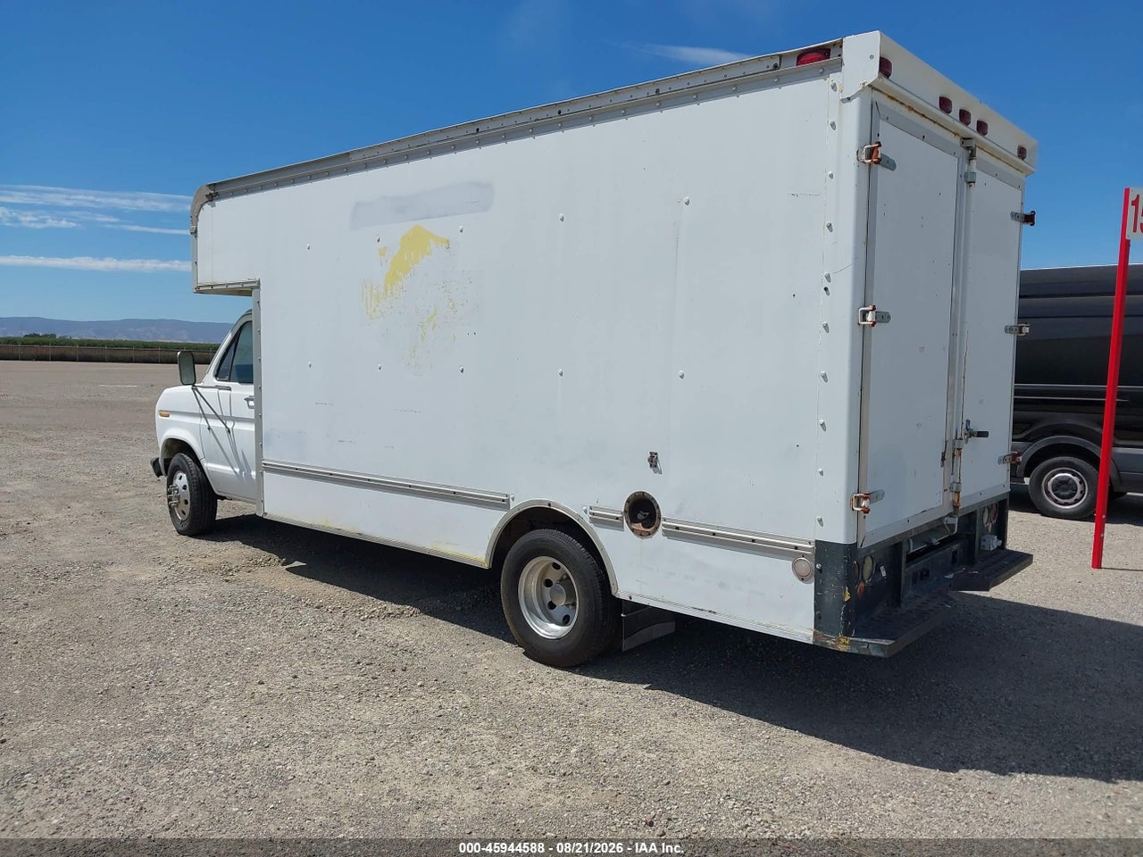 1989 FORD ECONOLINE E350 CUTAWAY VAN · 3/4