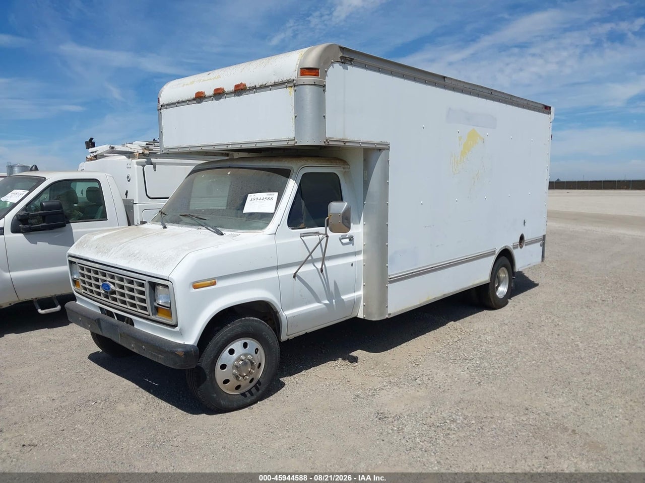 1989 FORD ECONOLINE E350 CUTAWAY VAN · 2/4