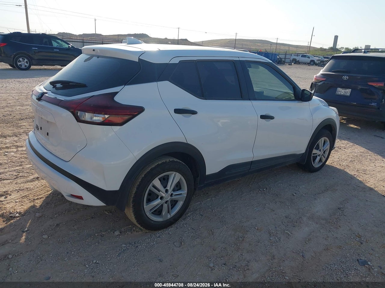 2024 NISSAN KICKS S XTRONIC CVT · 4/11