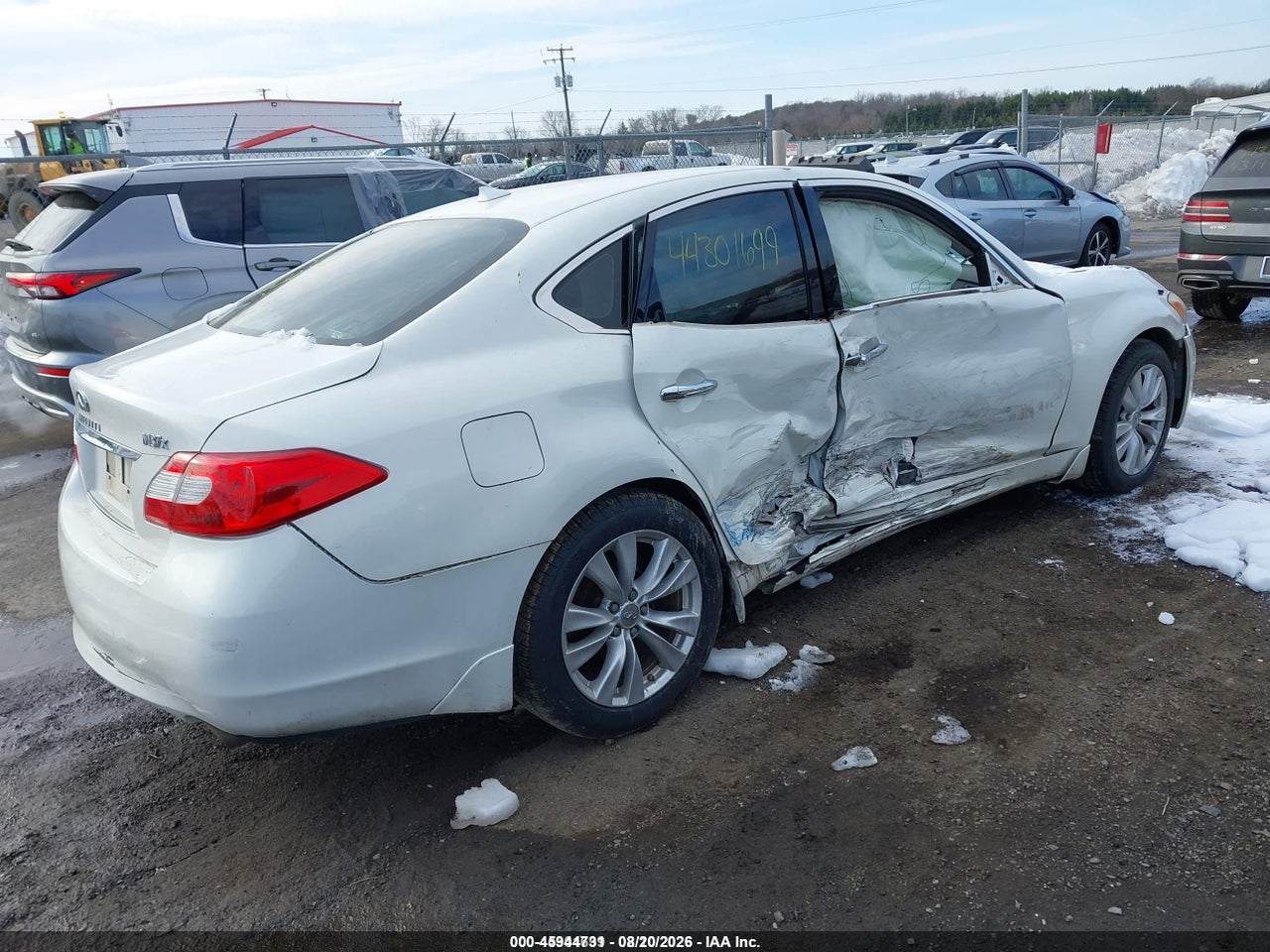 2011 INFINITI M37X · 4/11