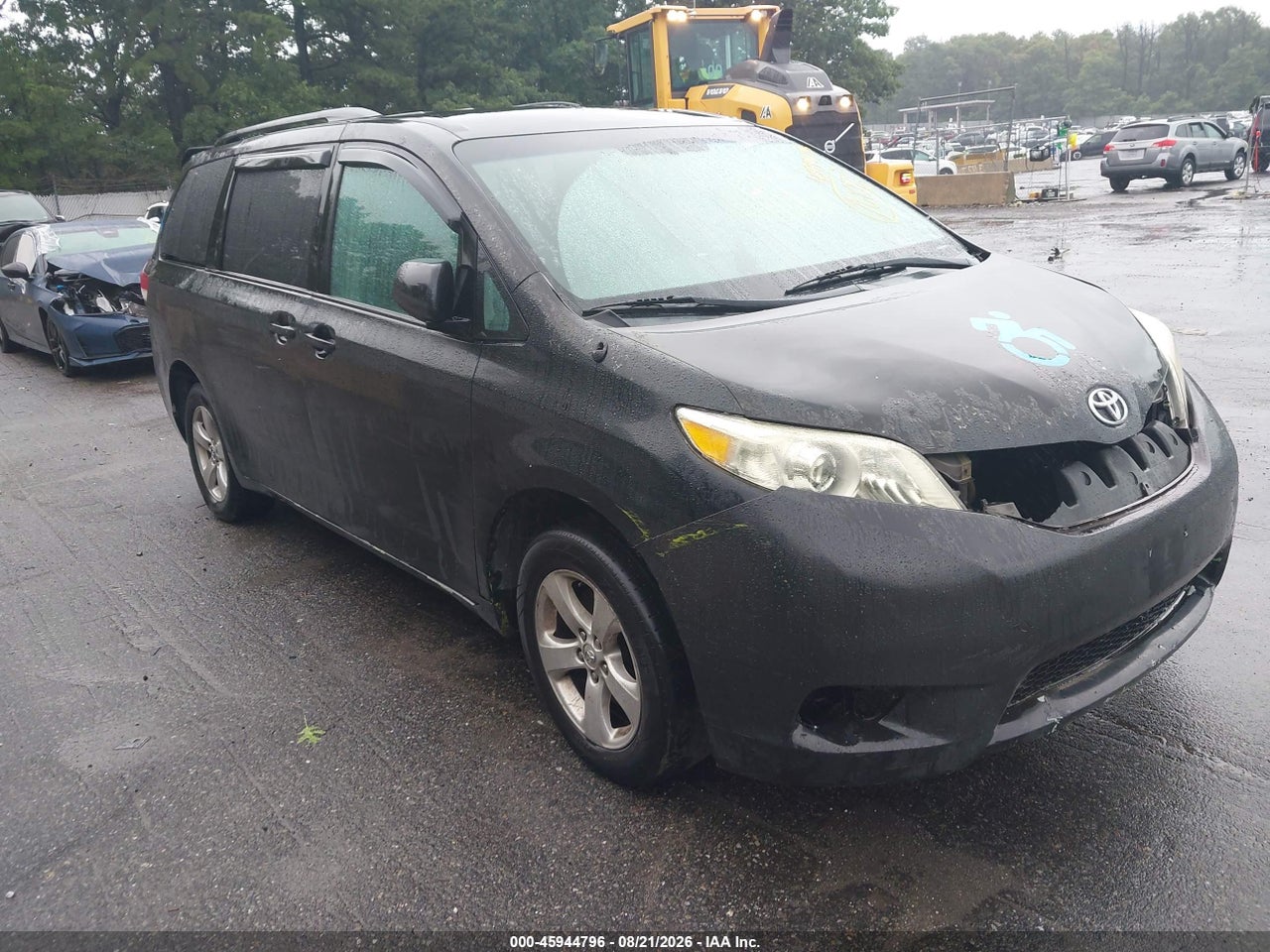 5TDKK3DC8ES****** · 2014 TOYOTA SIENNA LE V6 8 PASSENGER