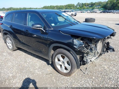 2022 TOYOTA HIGHLANDER LE