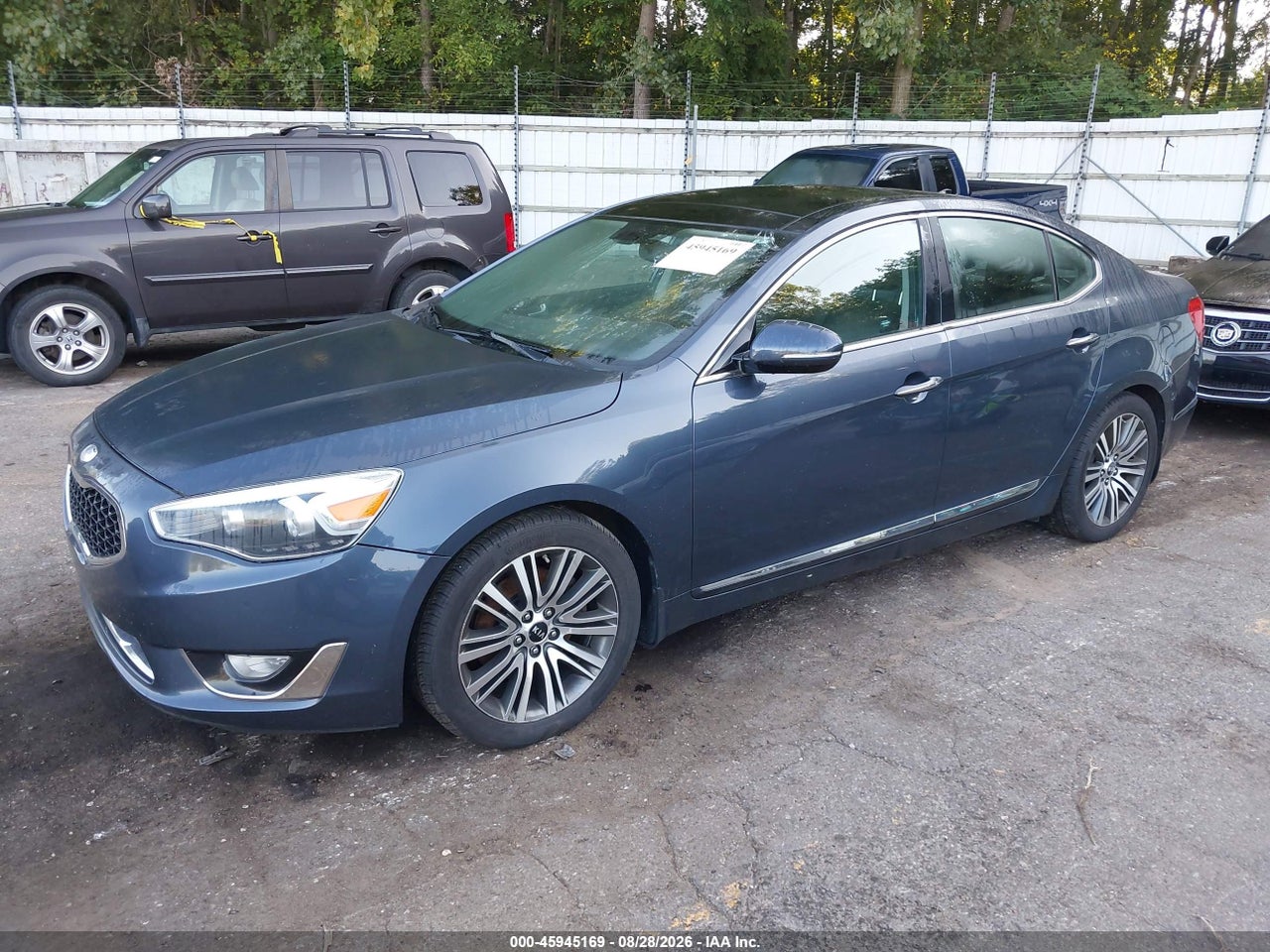 2014 KIA CADENZA PREMIUM · 2/3