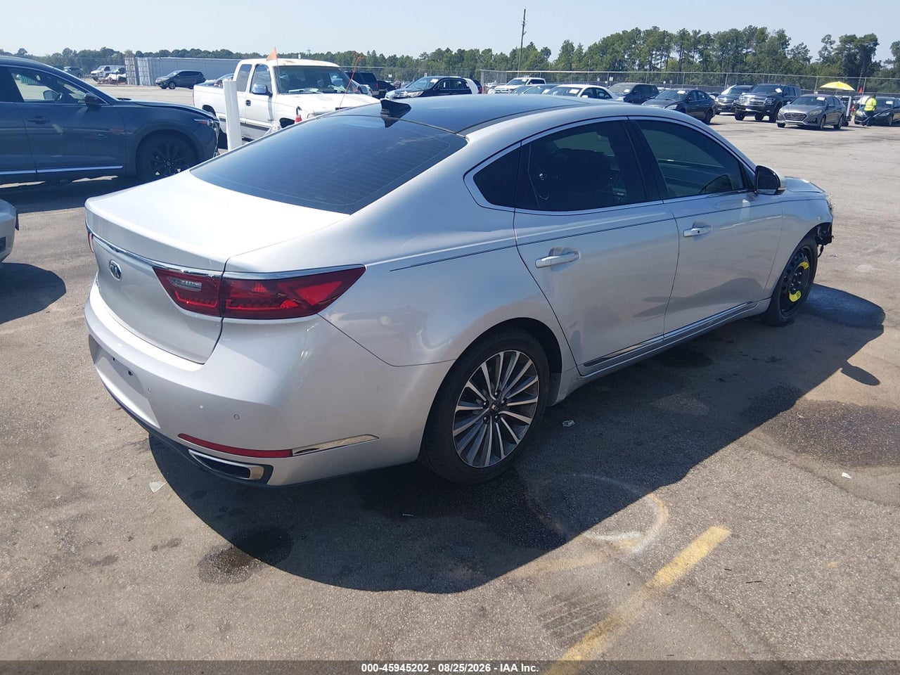 2017 KIA CADENZA PREMIUM · 4/11