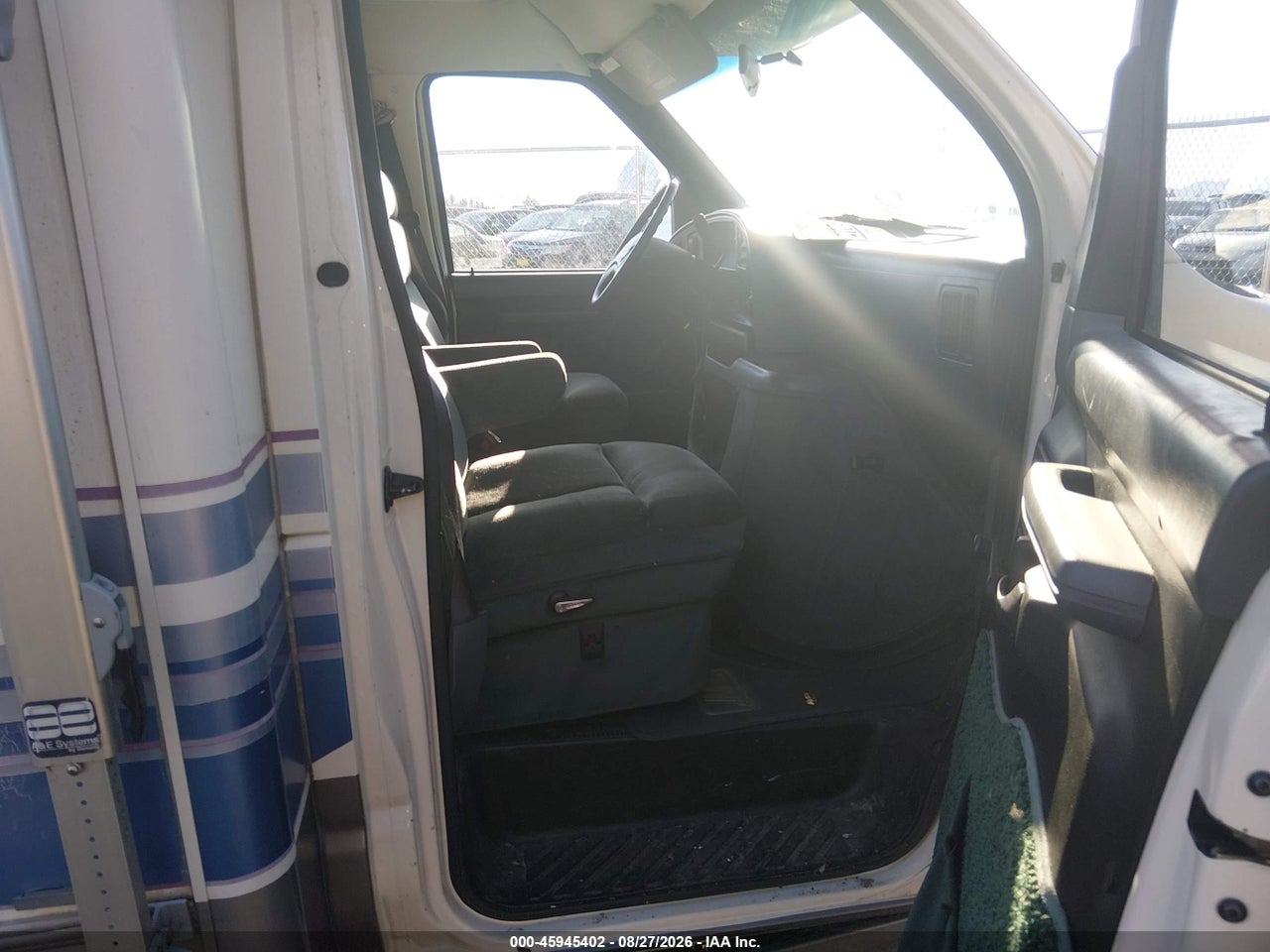 1993 FORD ECONOLINE E350 CUTAWAY VAN · 5/11