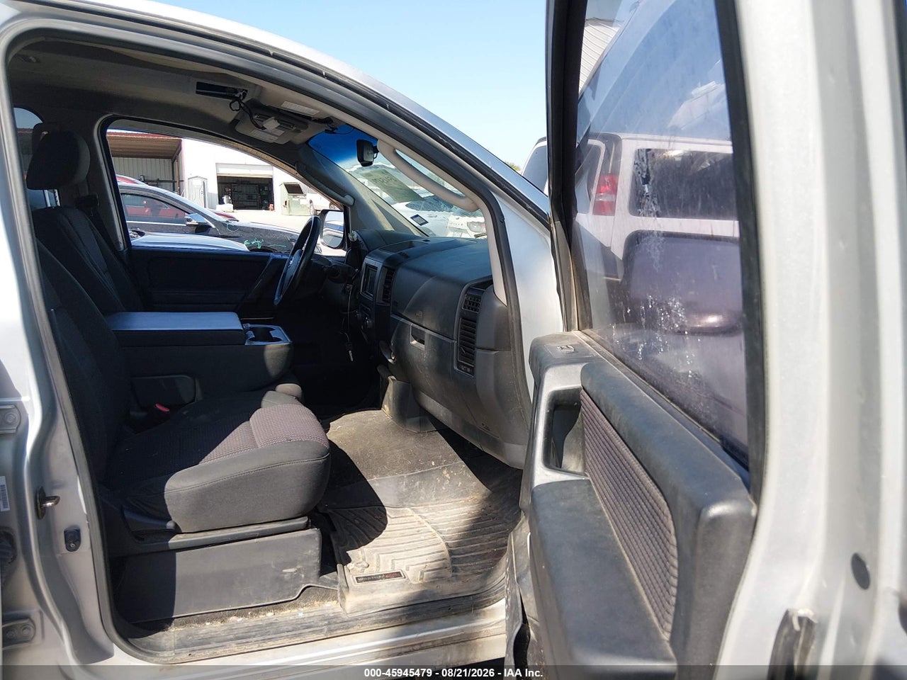 2009 NISSAN TITAN SE · 5/11