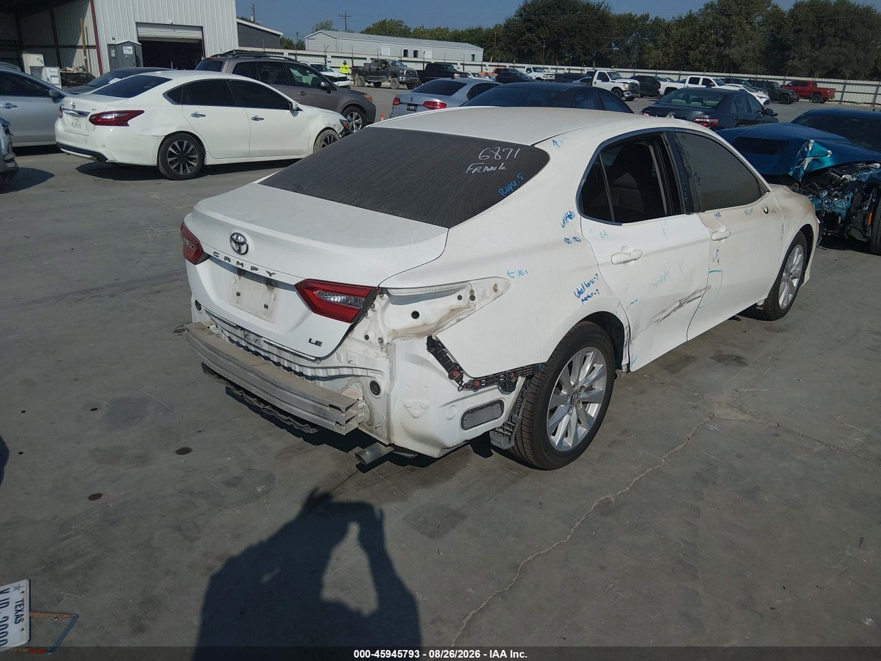 2018 TOYOTA CAMRY LE · 4/11