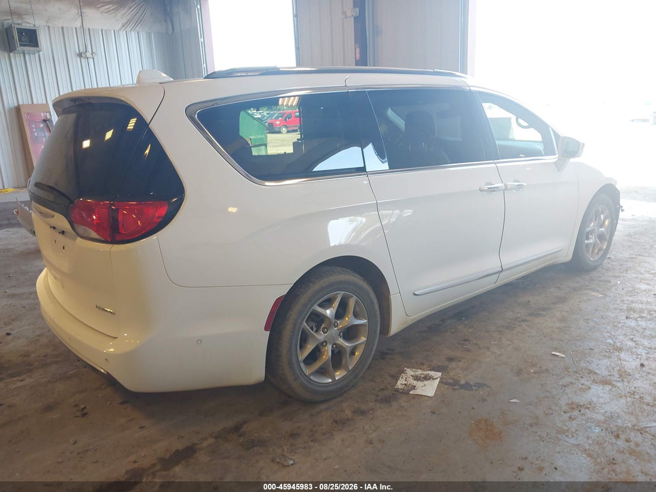 2019 CHRYSLER PACIFICA LIMITED · 4/11